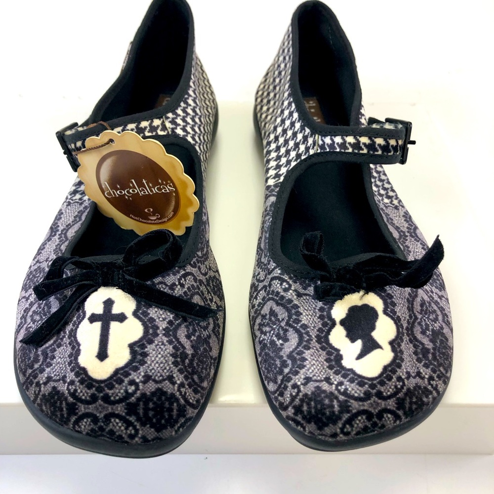 Chocolaticas Simonette NWT Women's Mary Jane Flat velvet Size 8 cameo cross goth - Picture 2 of 11